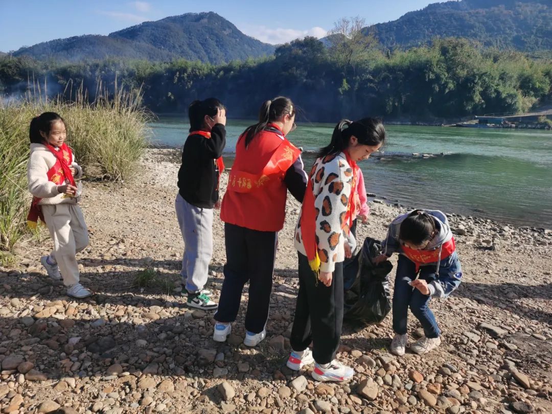 連江這樣的“雷鋒式”好少年，愛了愛了！