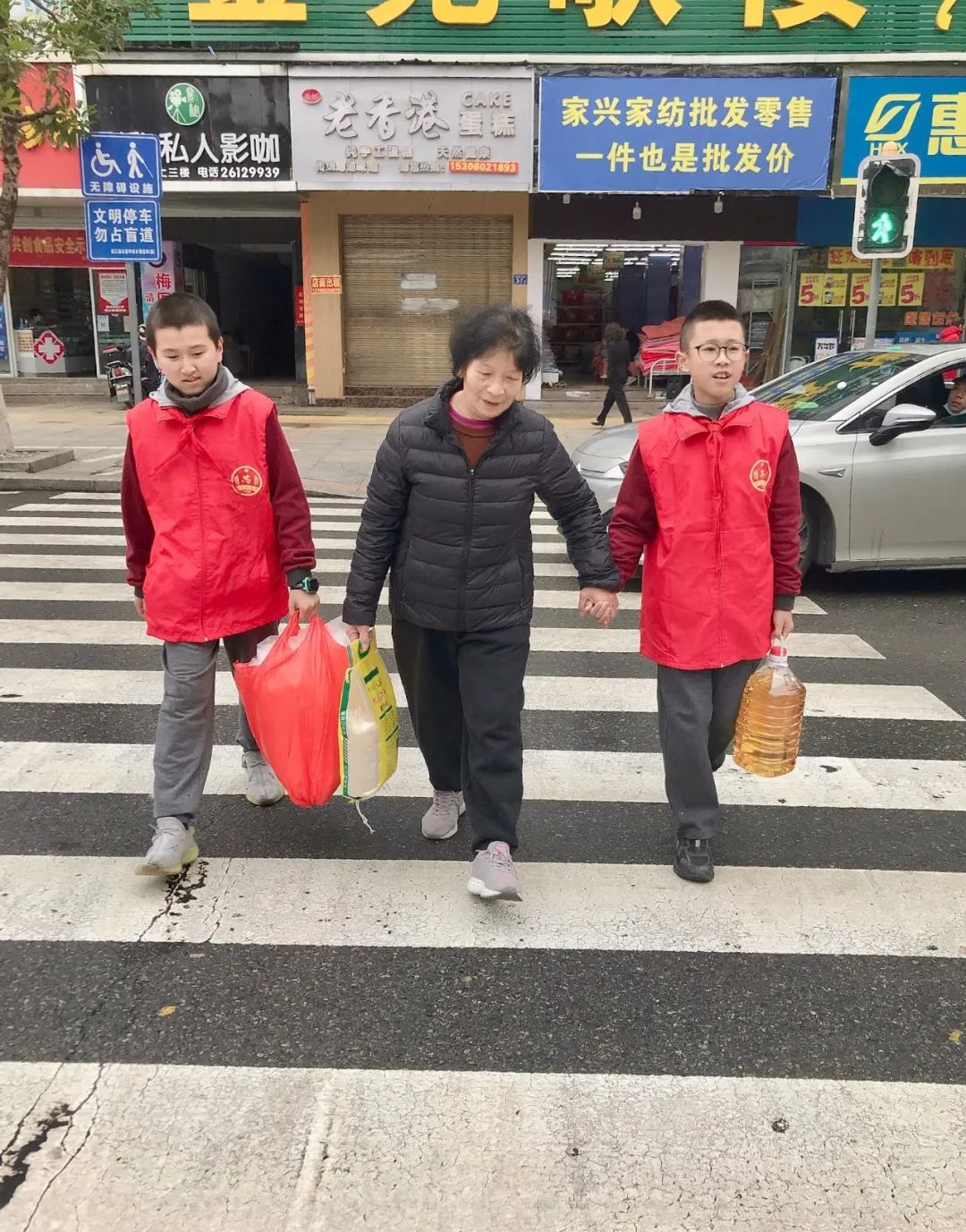 連江這樣的“雷鋒式”好少年，愛了愛了！