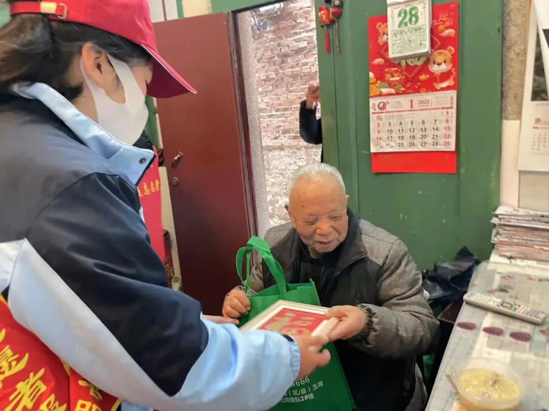 連江這樣的“雷鋒式”好少年，愛了愛了！